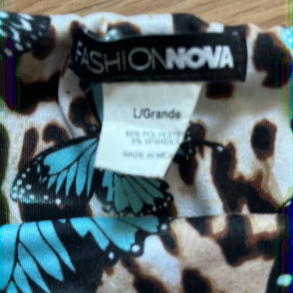 Fashion nova crop top - Picture 2 of 2